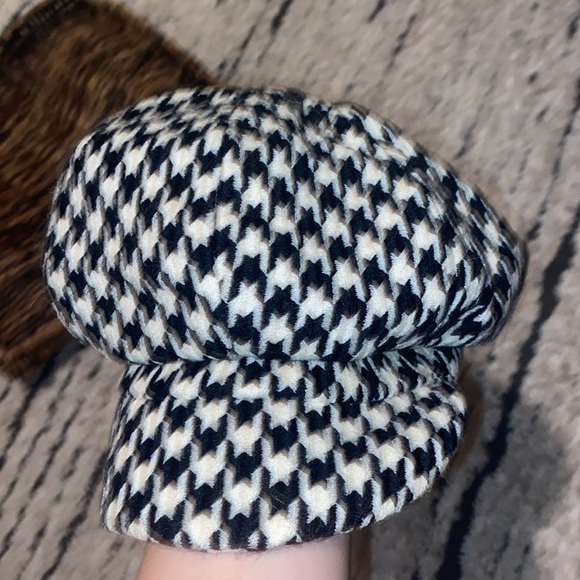 Vintage made in Italy leopard and checkered hats by Helen welsh made out of wool - Picture 4 of 4